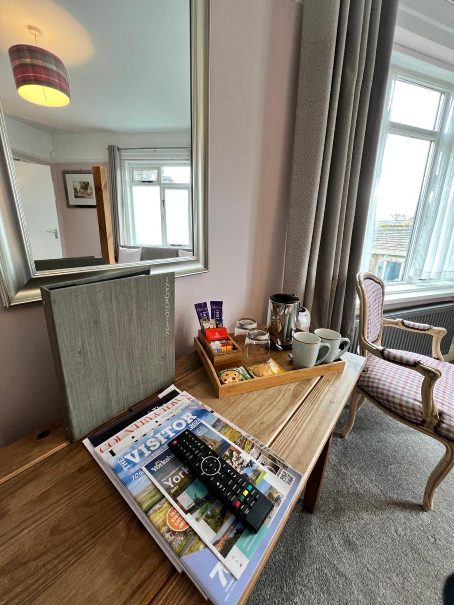 Devonshire Arms Inn Cracoe Esterno foto